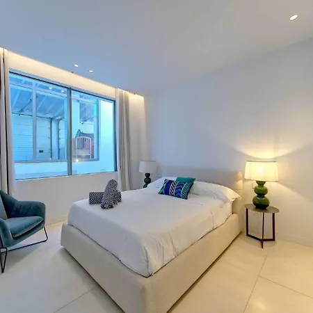 Spacious For 12 In Puerto Banus فيلة