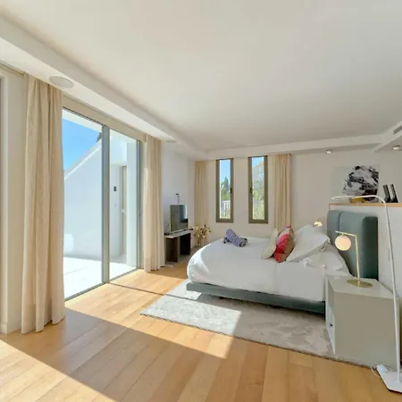 Spacious For 12 In Puerto Banus
