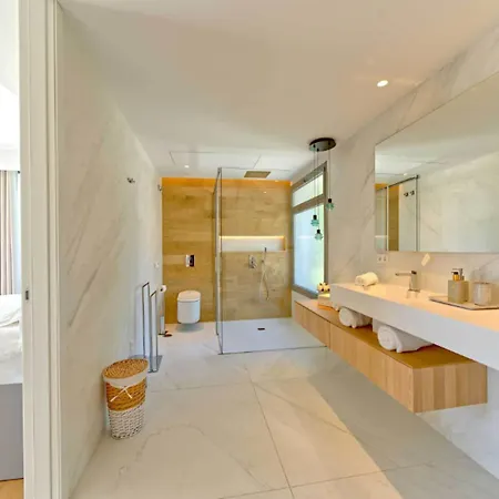 فيلة Spacious For 12 In Puerto Banus ماربيا