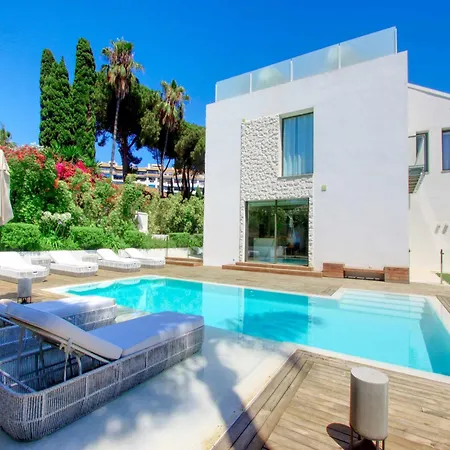 فيلة Spacious For 12 In Puerto Banus