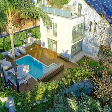 فيلة Spacious For 12 In Puerto Banus ماربيا