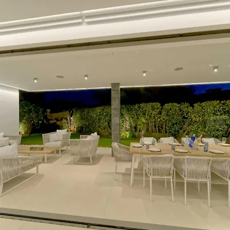 Spacious For 12 In Puerto Banus *